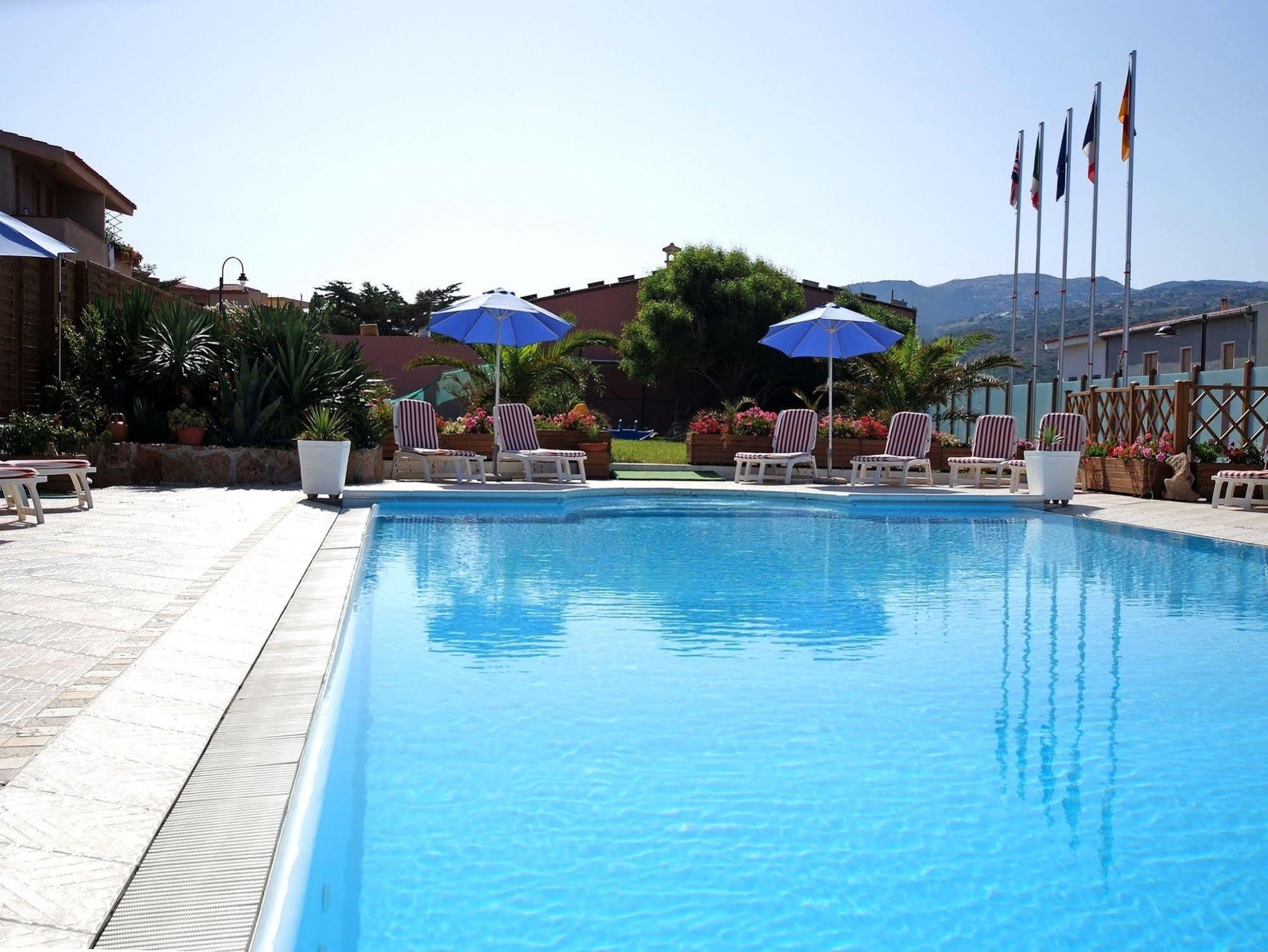 Hotel Corallo Isola Rossa Exterior photo