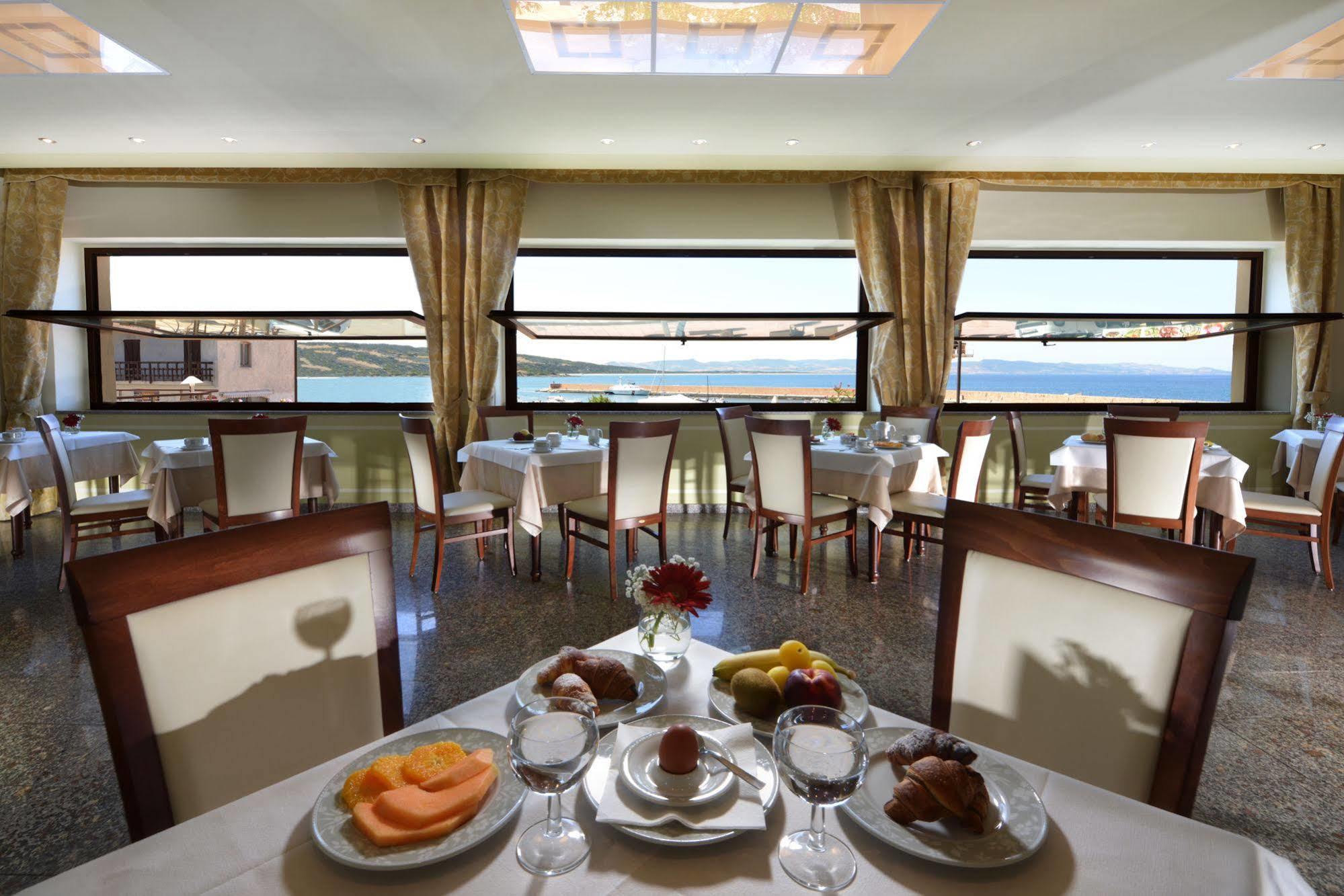 Hotel Corallo Isola Rossa Exterior photo