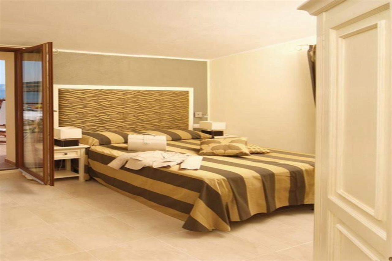 Hotel Corallo Isola Rossa Exterior photo